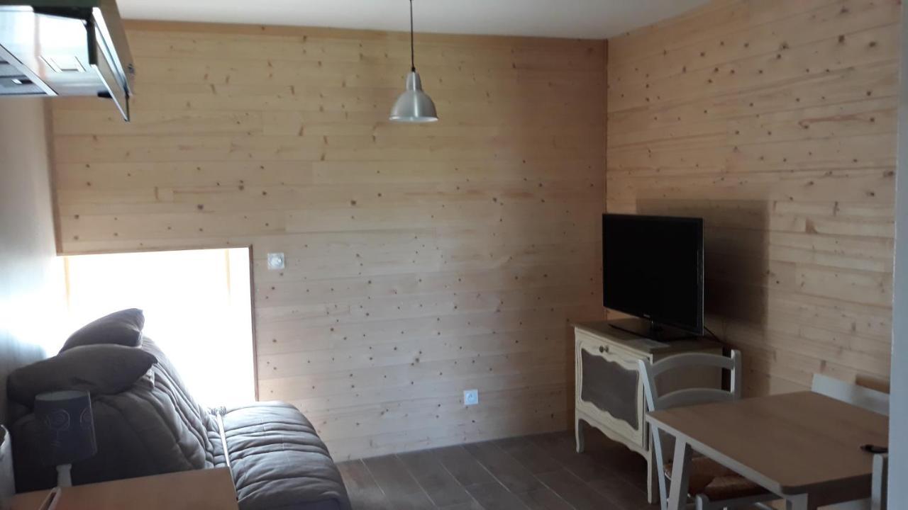 Agreable Gite En Pleine Nature Parmilieu Exterior foto